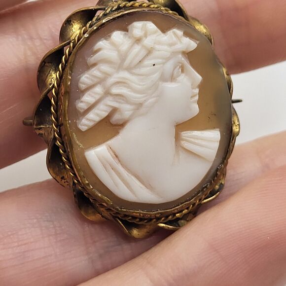 Antique Carved Natural Shell Cameo Victorian Antoinette Brooch Pin Pendant 1.5in - Picture 5 of 5